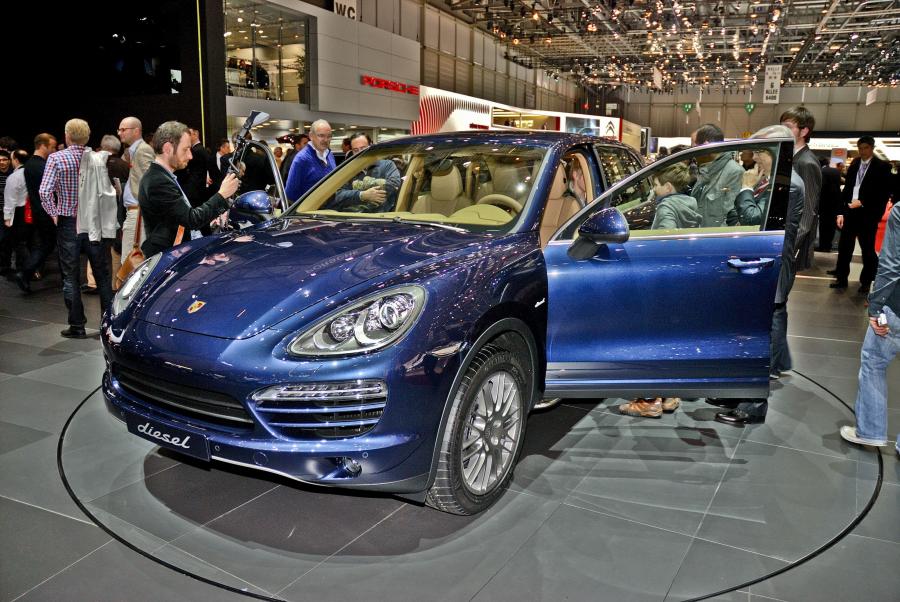  Porsche Cayenne 2011 года  (фото 19 из 107)